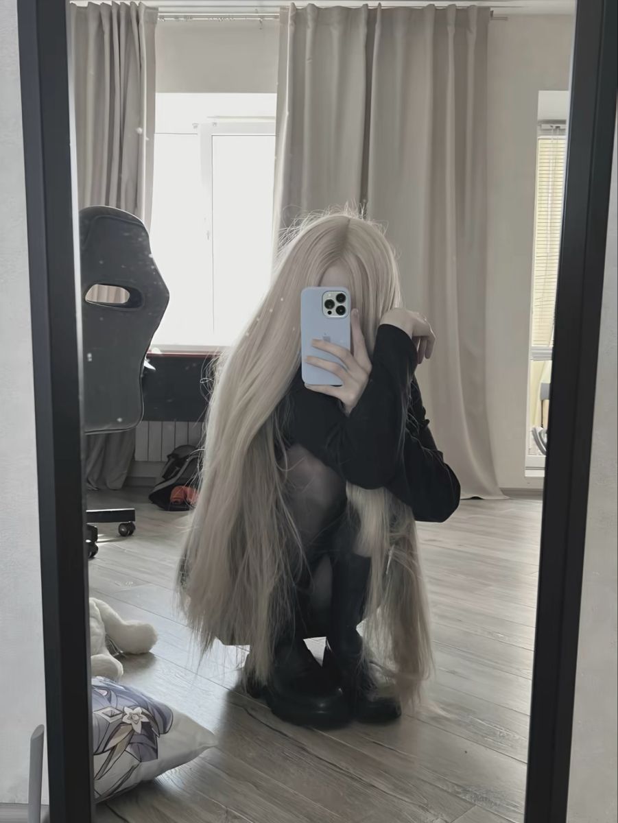 :>