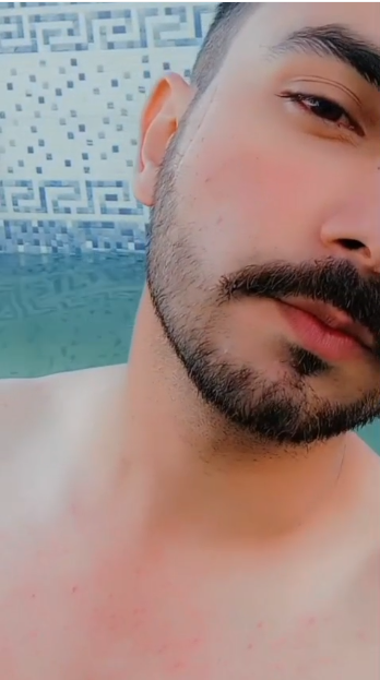 <3